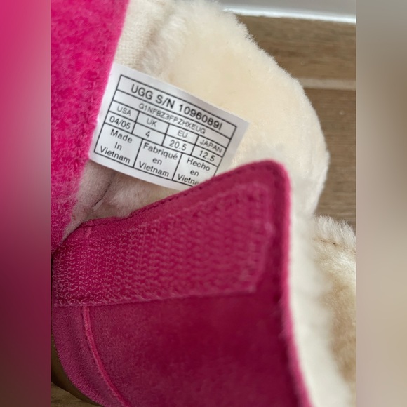 UGG Toddler Girl Pink Size 04/05 Keelan Boots - Picture 10 of 16